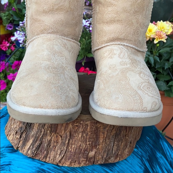 EUC Beige Ugg Boots Size 8 - Picture 3 of 8